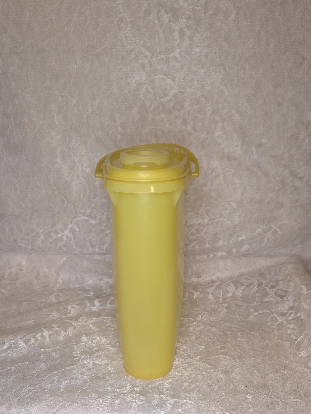 Tupperware: Pitcher With Handle - Picture 2 of 10